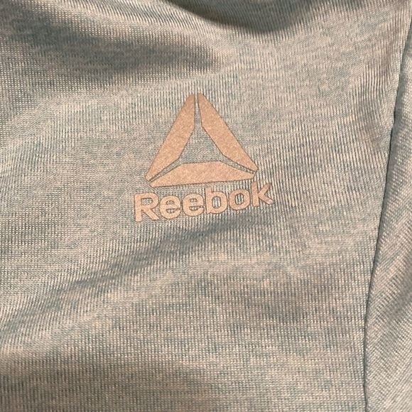 Reebok top size small - Picture 2 of 7